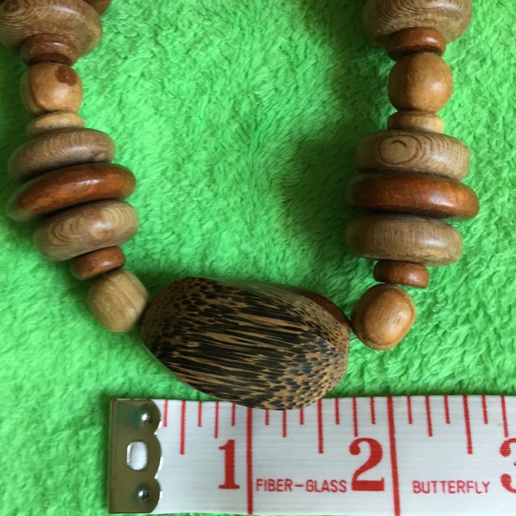 Wood necklace - Picture 5 of 8